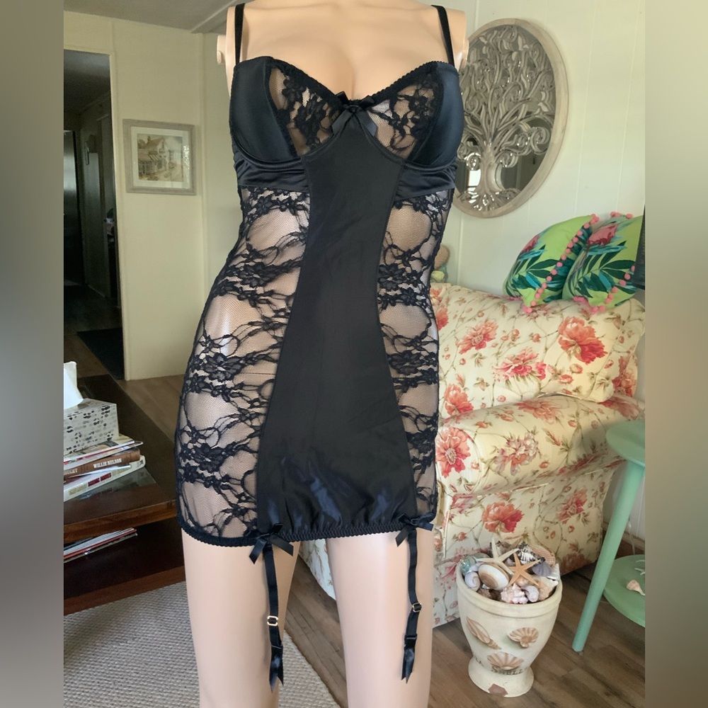 NWT Fredericks of Hollywood Nala Chemise w/Garters Black Satin & Lace Size S